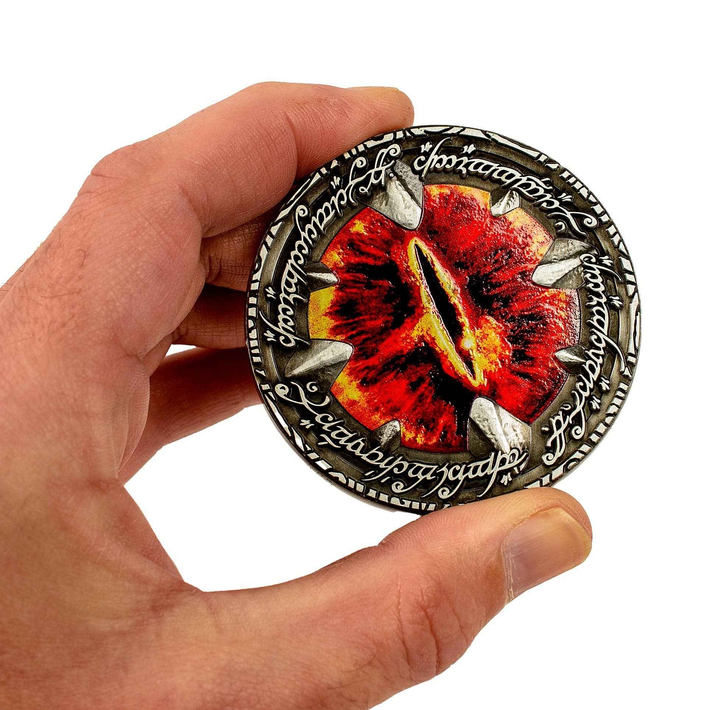 Vue latérale de la splendide pièce de luxe Le Seigneur des Anneaux : L'Œil de Sauron par AAA Merchandise Limited, soulignant ses finitions métalliques brillantes.