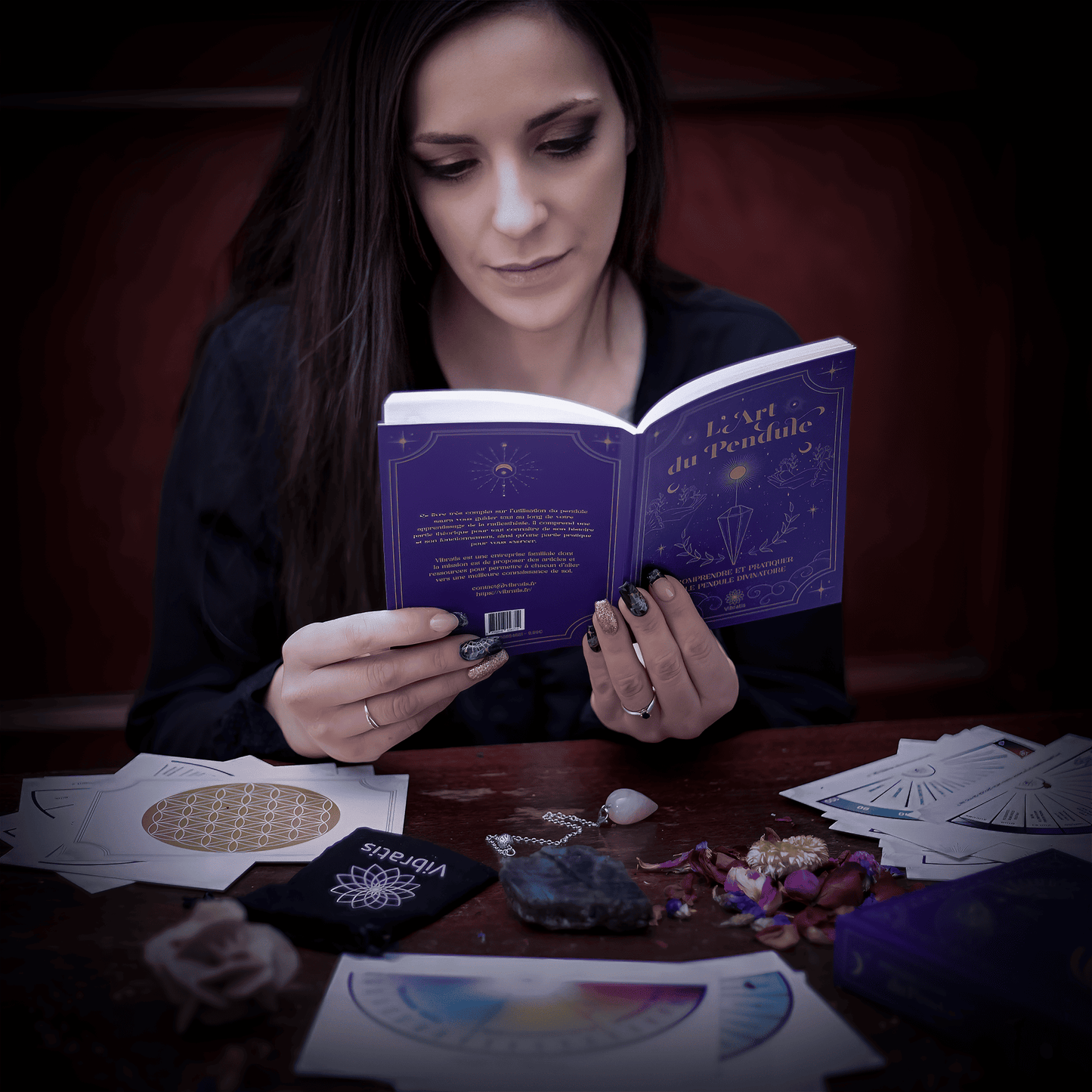 Les 19 planches de radiesthésie incluses dans le coffret art du pendule de Vibratis, pour explorer votre potentiel.