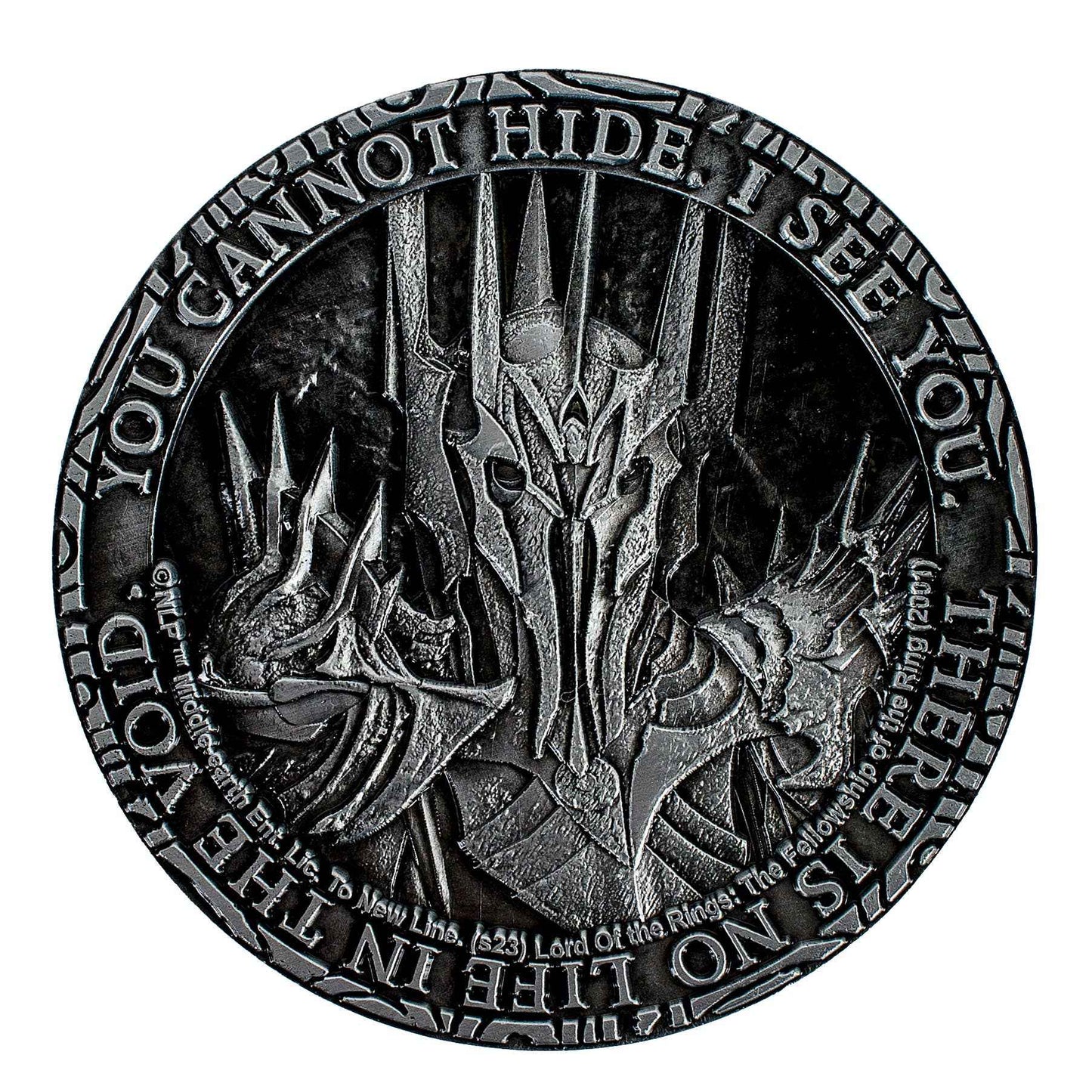 Zoom sur l'Œil de Sauron, emblème de vigilance, sur la pièce de luxe Le Seigneur des Anneaux publiée par AAA Merchandise Limited.