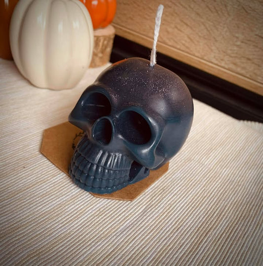 Bougie Skull, pièce maîtresse décorative et aromatique, idéale pour éclairer vos moments de détente avec une ambiance mystérieuse.