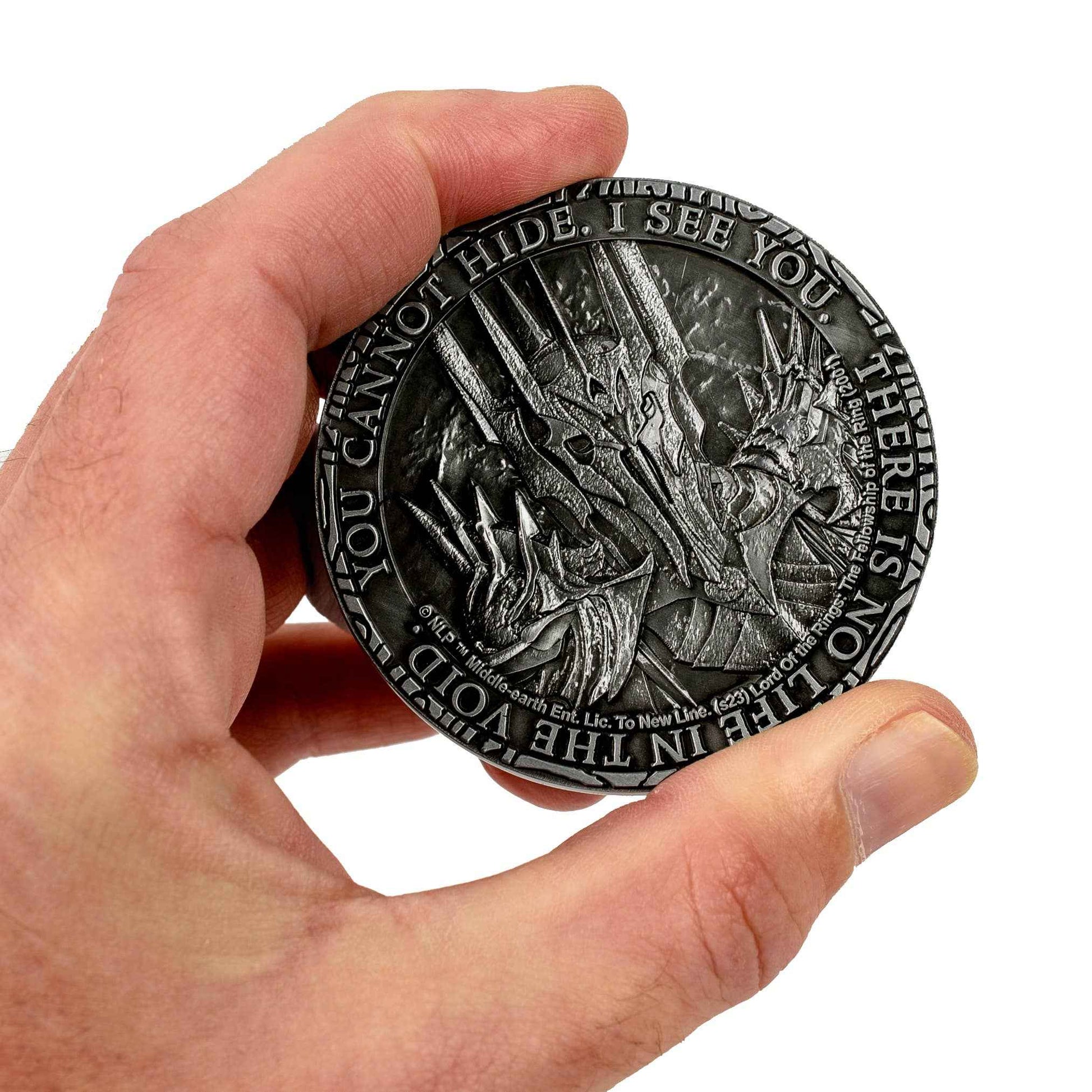 Détails éclatants de la pièce collectible Le Seigneur des Anneaux : L'Œil de Sauron, conçue par AAA Merchandise Limited, capturant la magie de la Terre du Milieu.