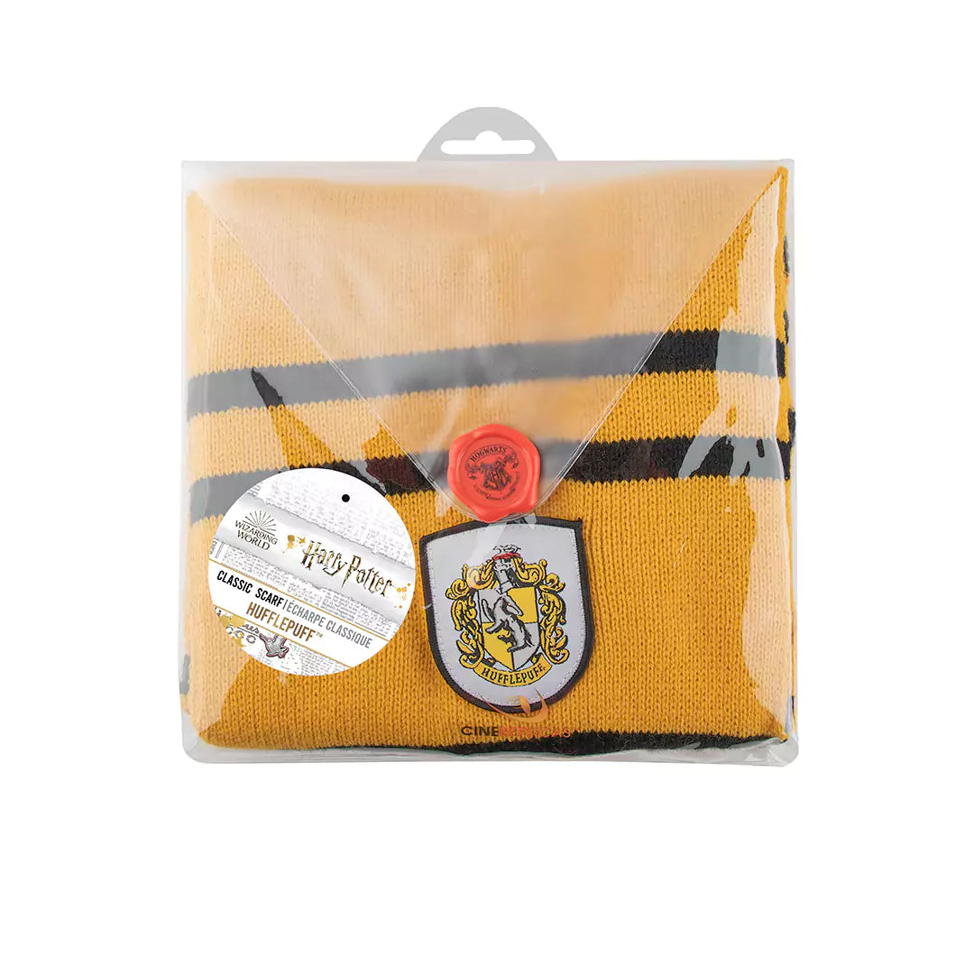 Echarpe - Maison Poufsouffle - Harry Potter posée sur un fond élégant, mettant en avant ses dimensions parfaites et son style chic.