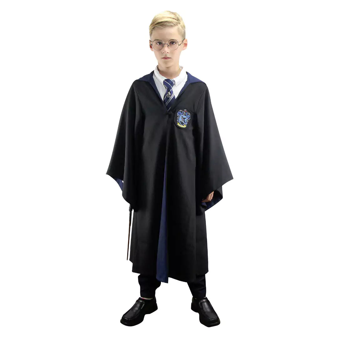 Robe de Sorcier KIDS - Serdaigle - Harry Potter, une tenue élégante en polyester avec un écusson authentique et une capuche mystérieuse, parfaite pour les jeunes fans de magie.