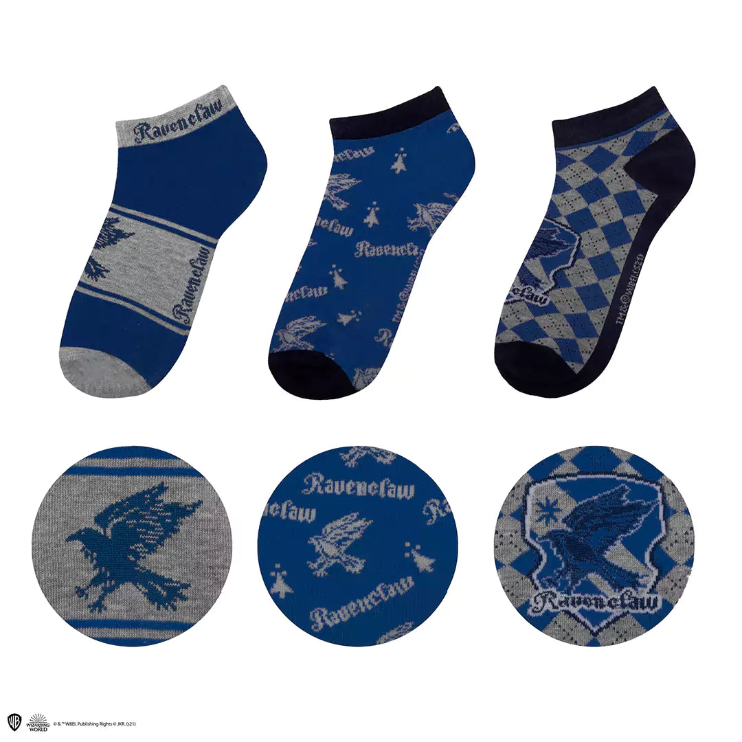 Lot de 3 paires de chaussettes courtes Serdaigle - Harry Potter, affichant des designs élégants et couleurs emblématiques de la maison Serdaigle.