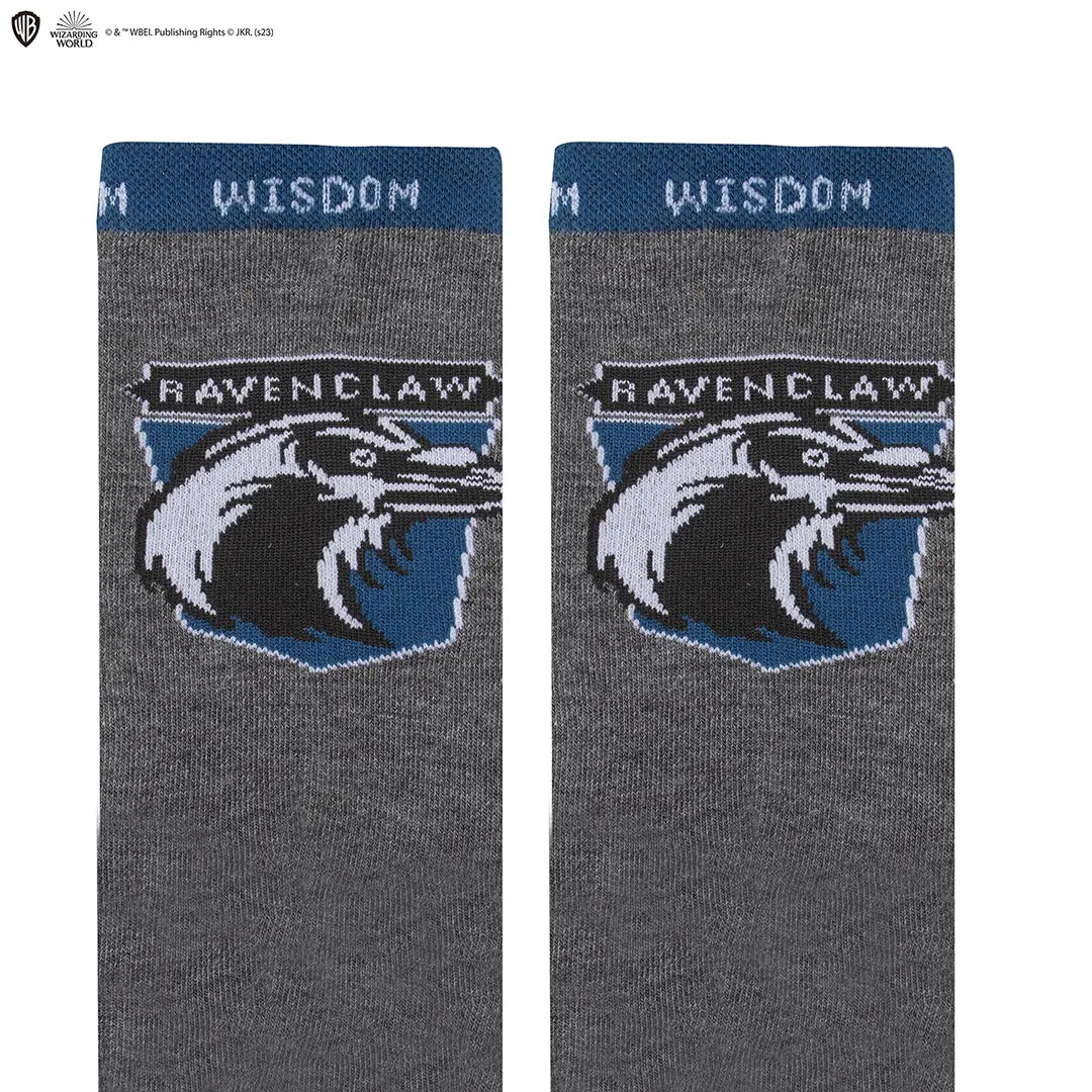 Chaussettes Serdaigle Harry Potter en vue rapprochée, mêlant élégance et confort pour les fans inconditionnels.