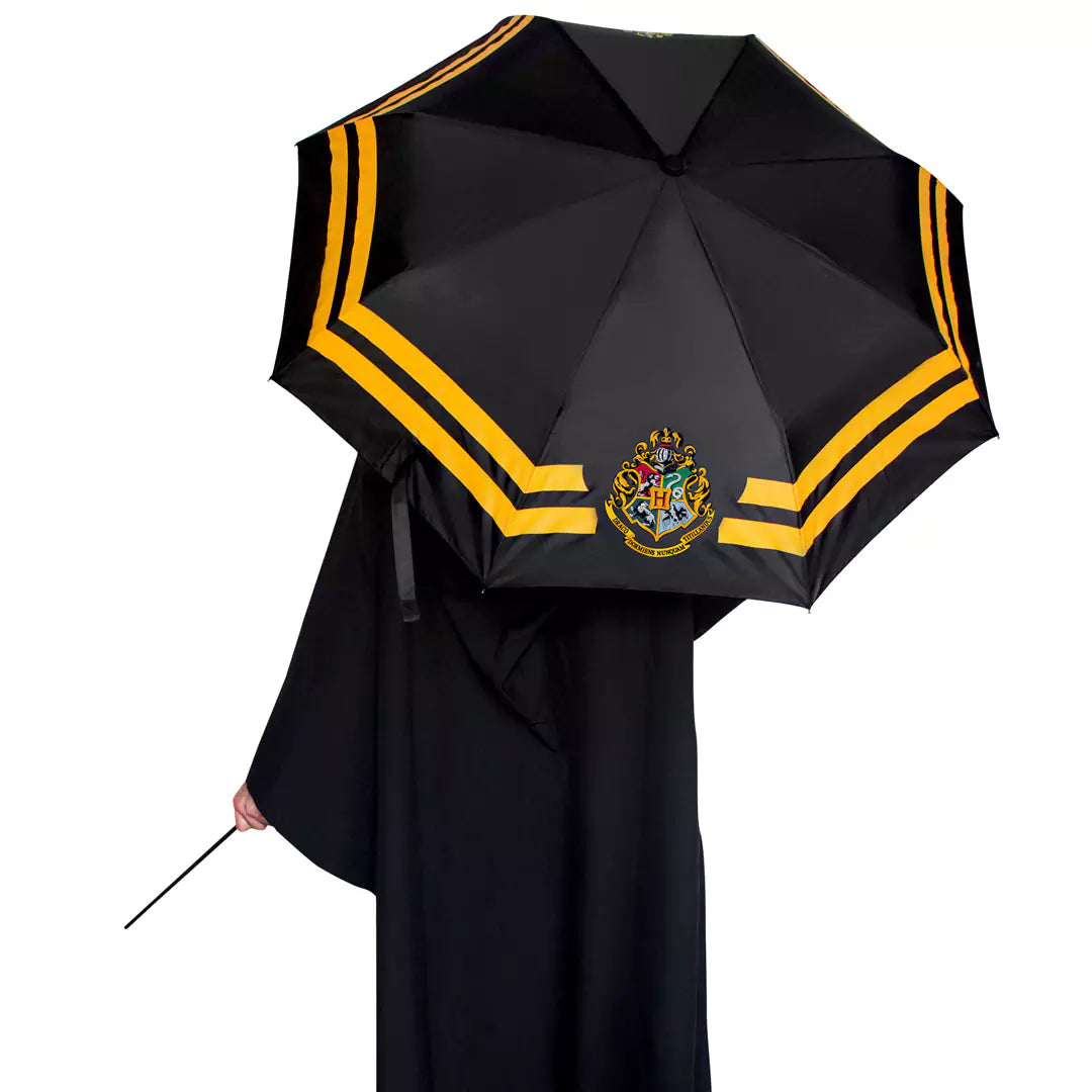 Parapluie Poudlard Harry Potter dans sa pochette imperméable illustrant son design compact et pratique pour les fans de la saga.