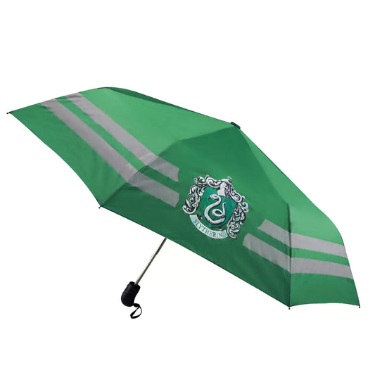 Parapluie Serpentard Harry Potter ouvert, montrant les couleurs vertes et argent de la maison emblématique, parfait pour les fans de magie.