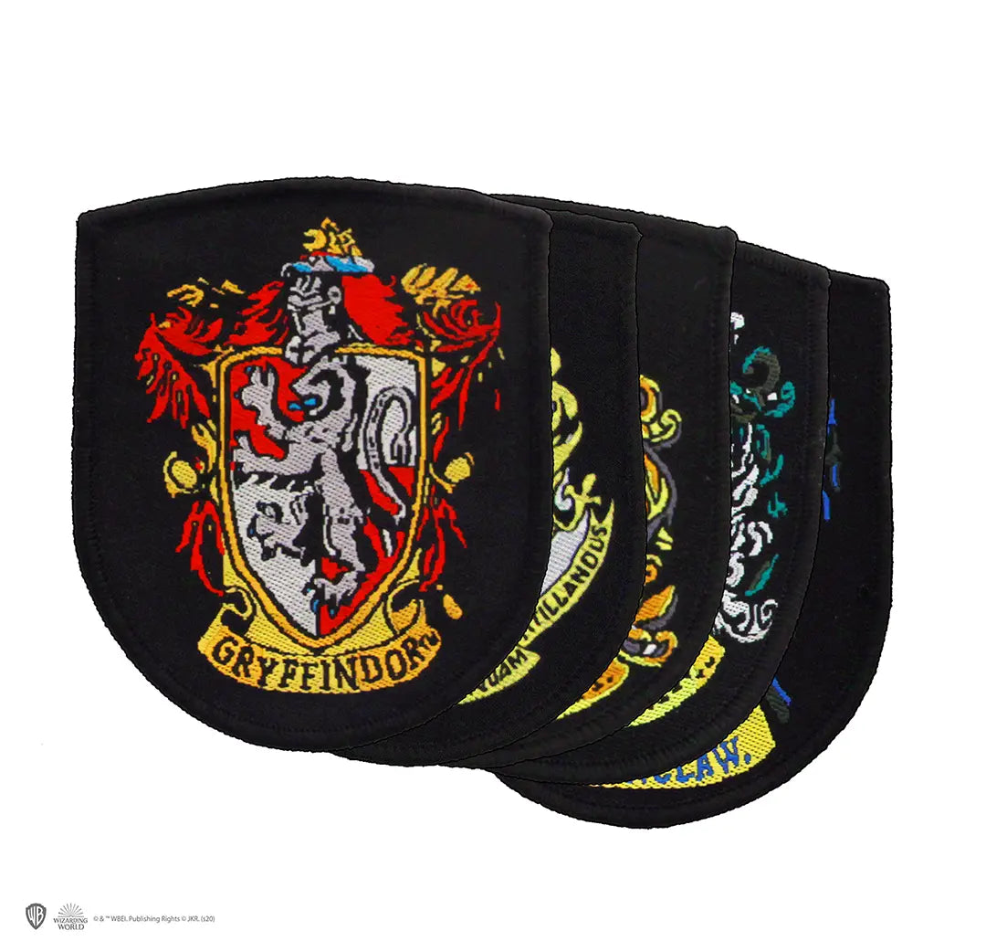 Écussons Poudlard - lot de 5, brodés représentants Gryffondor, Poufsouffle, Serpentard et Serdaigle, idéals pour personnaliser vos vêtements.
