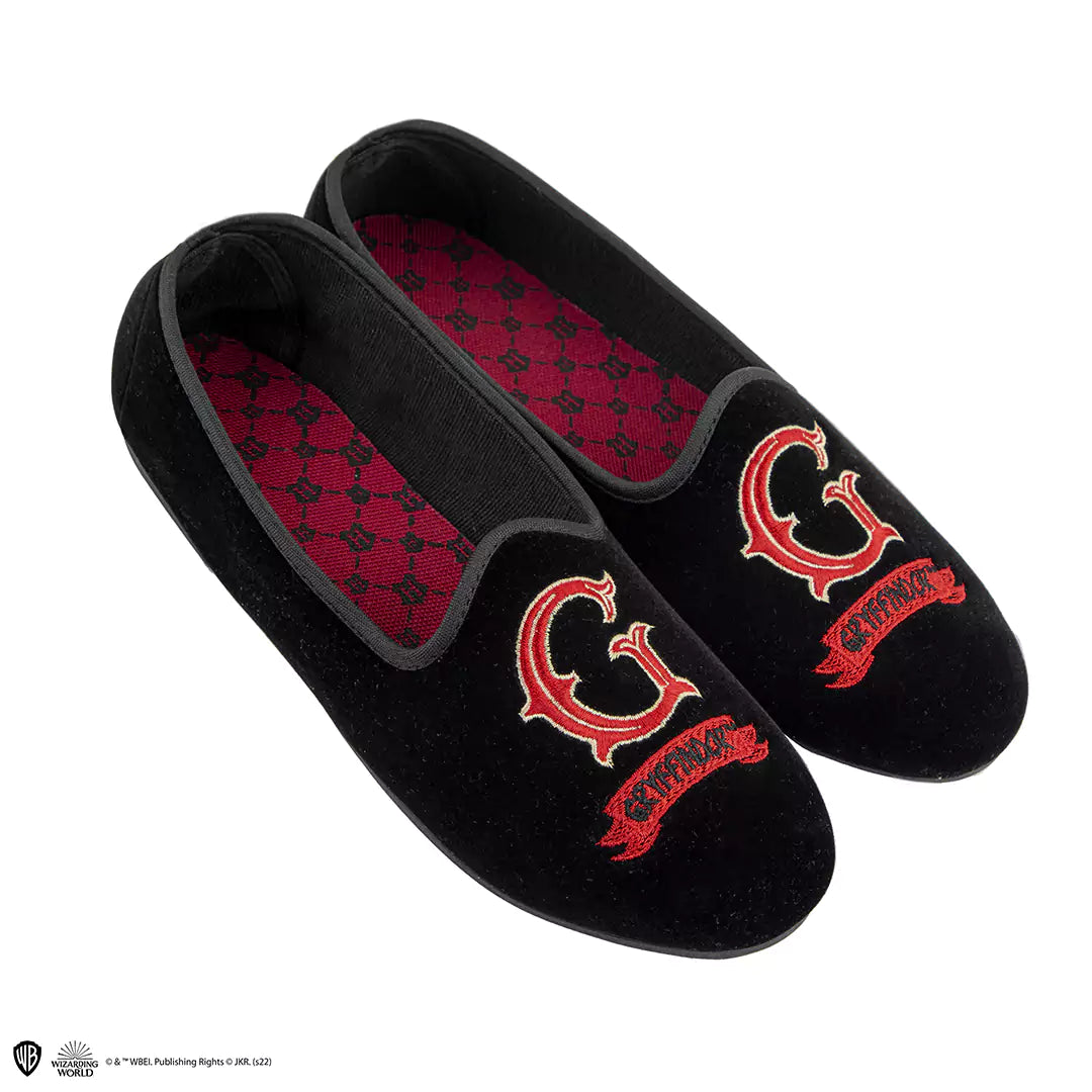 Chaussons deluxe Gryffondor taille 35-36 - Harry Potter, affichant les couleurs emblématiques de Gryffondor pour créer une ambiance magique.