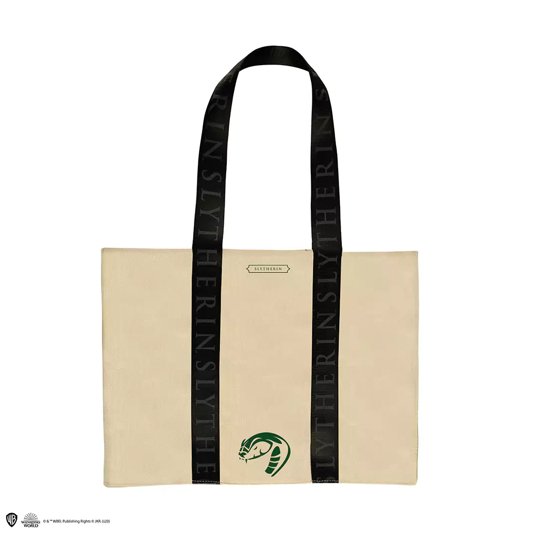 Détails du Tote Bag Deluxe Serpentard - Harry Potter, fabrication en polyester et coton, parfait pour transporter livres et essentiels quotidiens.