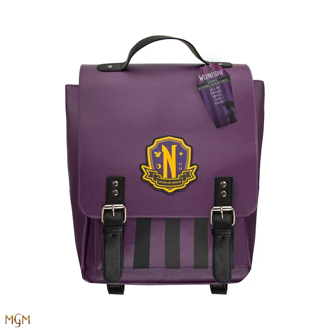Sac à dos Nevermore Academy violet - Wednesday, un accessoire chic et moderne, parfait pour les fans de la série, illustré avec une couleur violette captivante.