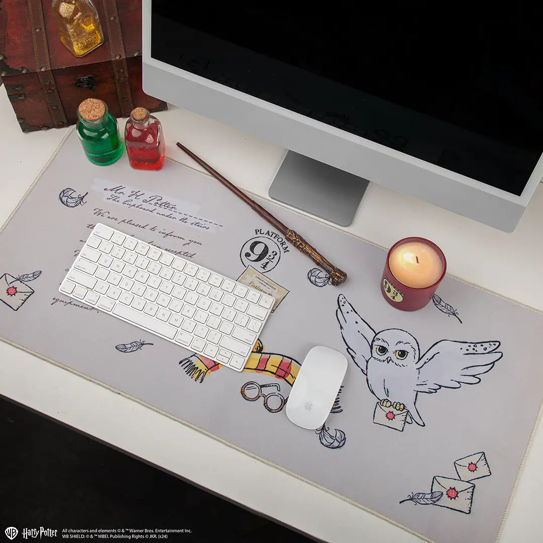 Détails du Tapis de bureau Hedwige - Harry Potter en néoprène, conçu pour une navigation fluide avec une surface micro-texturée.