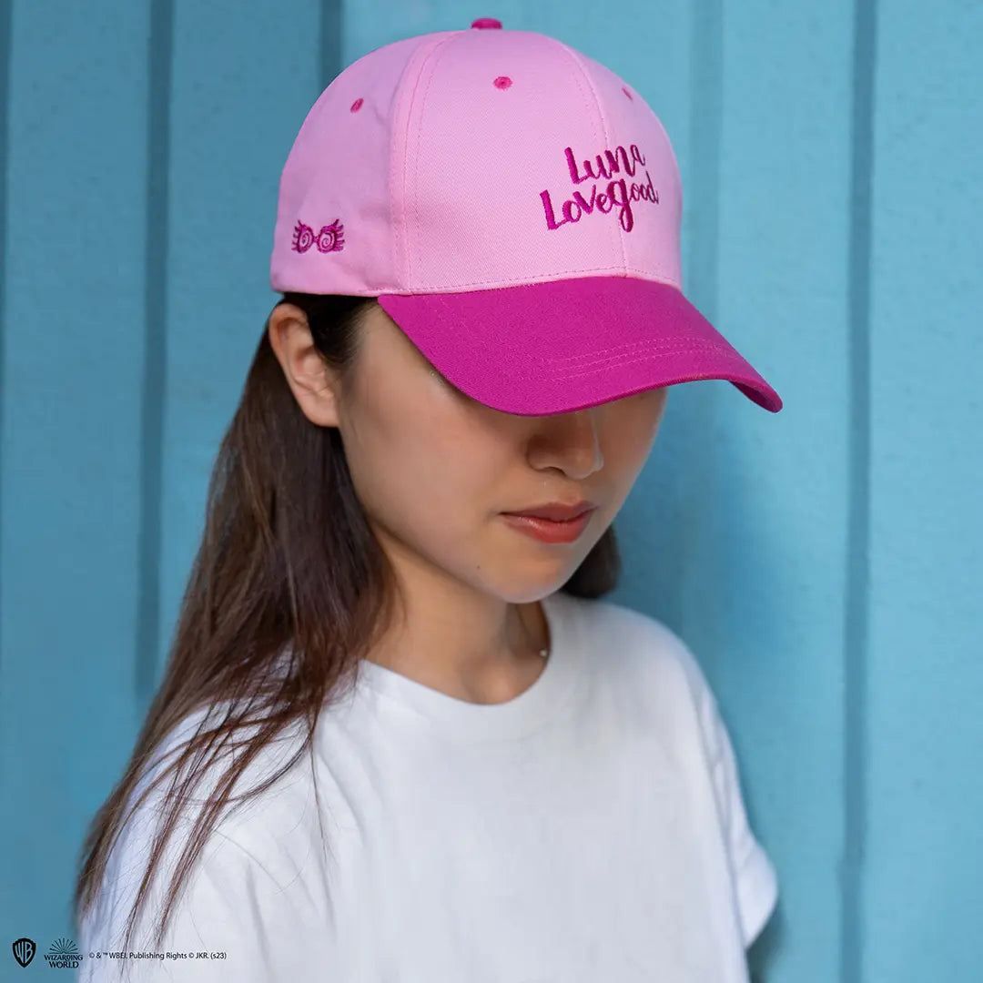 Vue rapprochée de la casquette Luna Lovegood - Harry Potter, mettant en avant son design original et captivant.