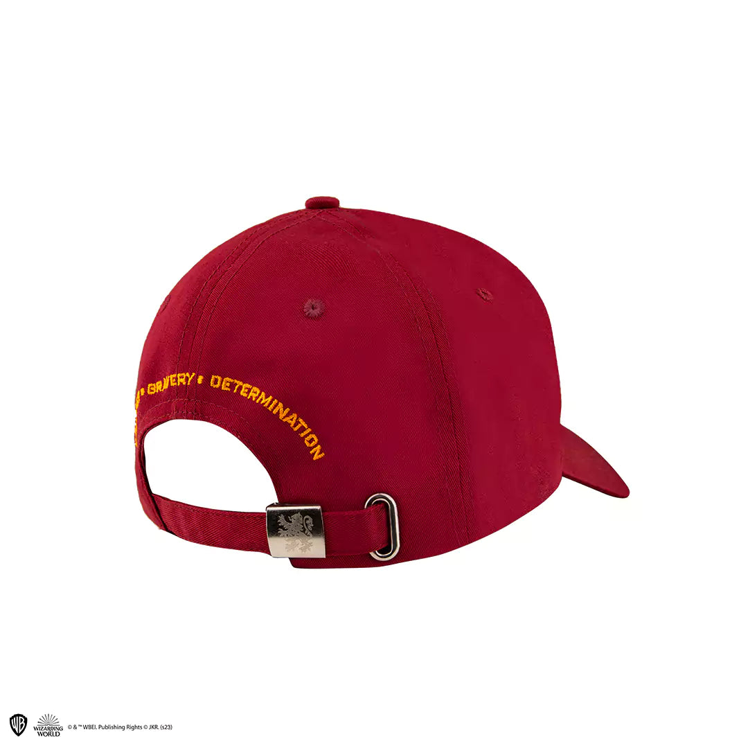 Casquette Gryffondor - Harry Potter portée par un fan, capturant l'esprit de camaraderie et de courage de la maison Gryffondor.