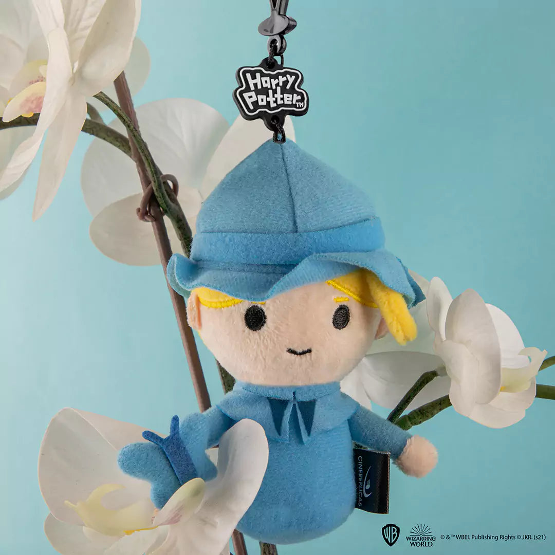 Porte-clés peluche - Fleur Delacour, un accessoire adorable et magique pour tous les passionnés de l'univers fantastique, parfait pour ajouter une touche de fantaisie à vos clés ou sac.
