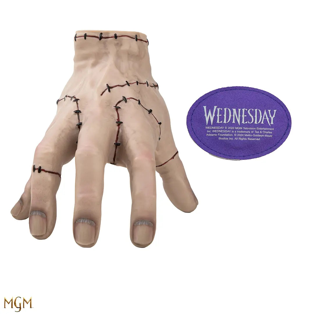 La Chose réplique magnétique - Wednesday, une pièce essentielle pour les fans de la série par Distrineo, dimension parfaite pour toute décoration intérieure.