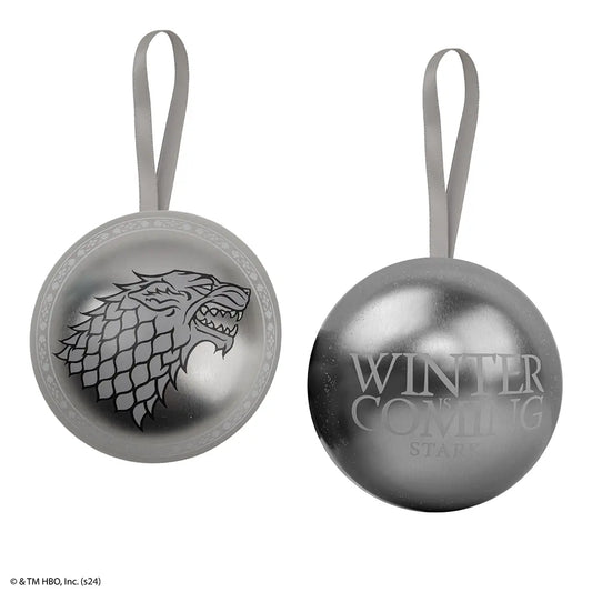 Zoom sur les détails raffinés du Collier Stark - conçu pour capturer l'essence de Game of Thrones.