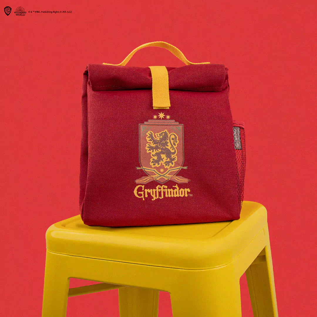 Sac à déjeuner Gryffondor - Harry Potter, présenté avec un design emblématique de la maison Gryffondor, parfait pour les jeunes sorciers.