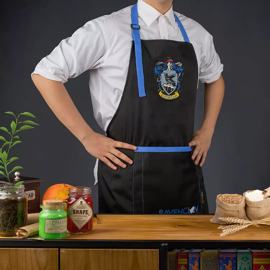 Tablier Serdaigle - Harry Potter, conçu avec des matériaux de qualité, alliant élégance et fonctionnalité, parfait pour toutes les aventures culinaires.