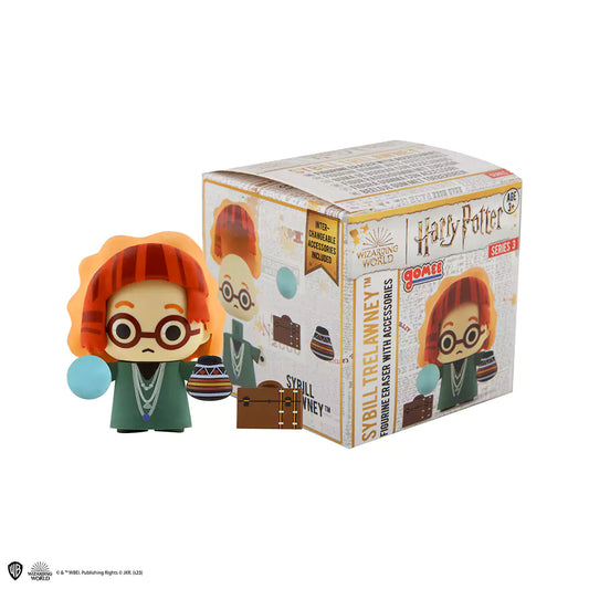 Détail de la figurine Gomee Sybille Trelawney - Harry Potter, montrant la qualité de la gomme utilisée et l'énergie magique de l'univers sorcier.