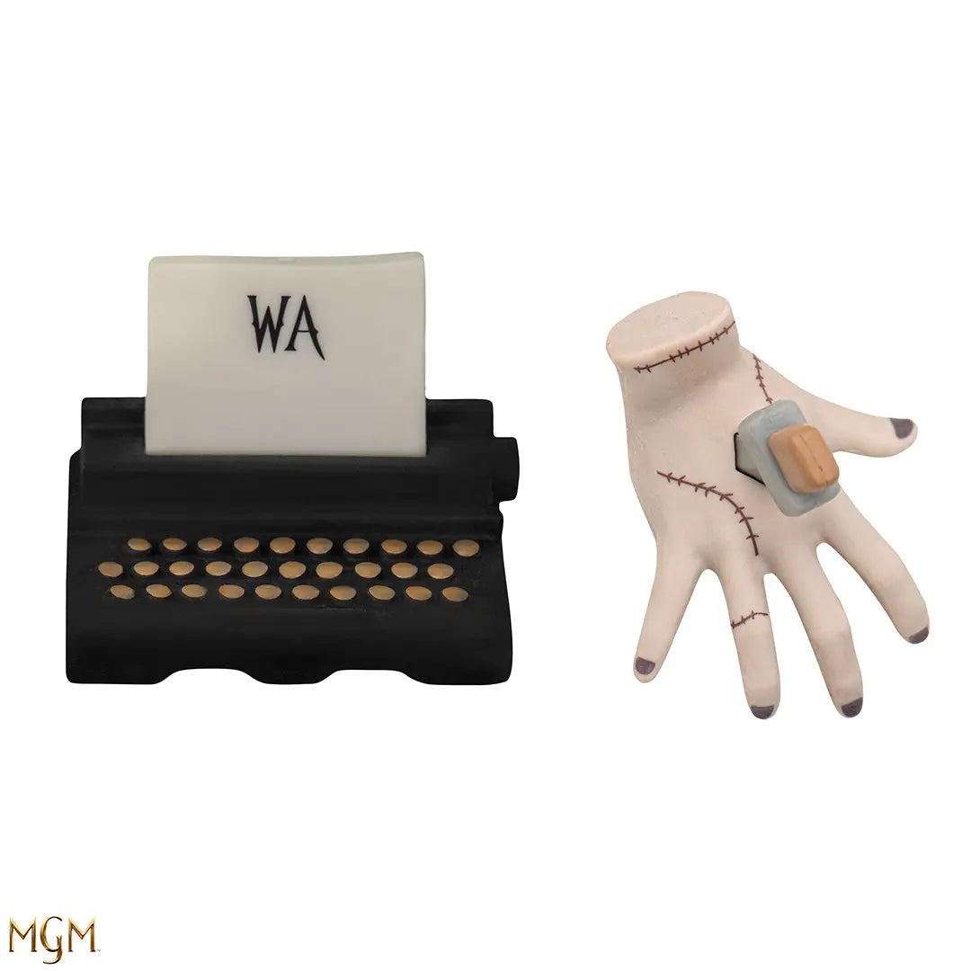 Figurine Gomee La Chose - Wednesday, figurine captivante saisissant l'essence mystérieuse du personnage emblématique de la famille Addams.