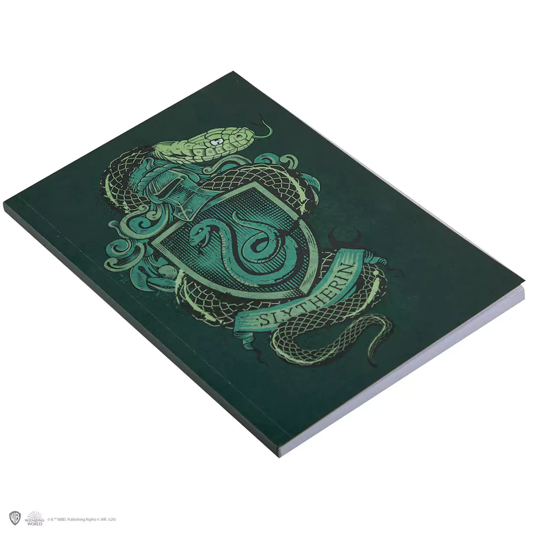 Carnet Serpentard 120 pages - Harry Potter ouvert montrant ses pages lignées, parfait pour prendre des notes de sorcellerie.