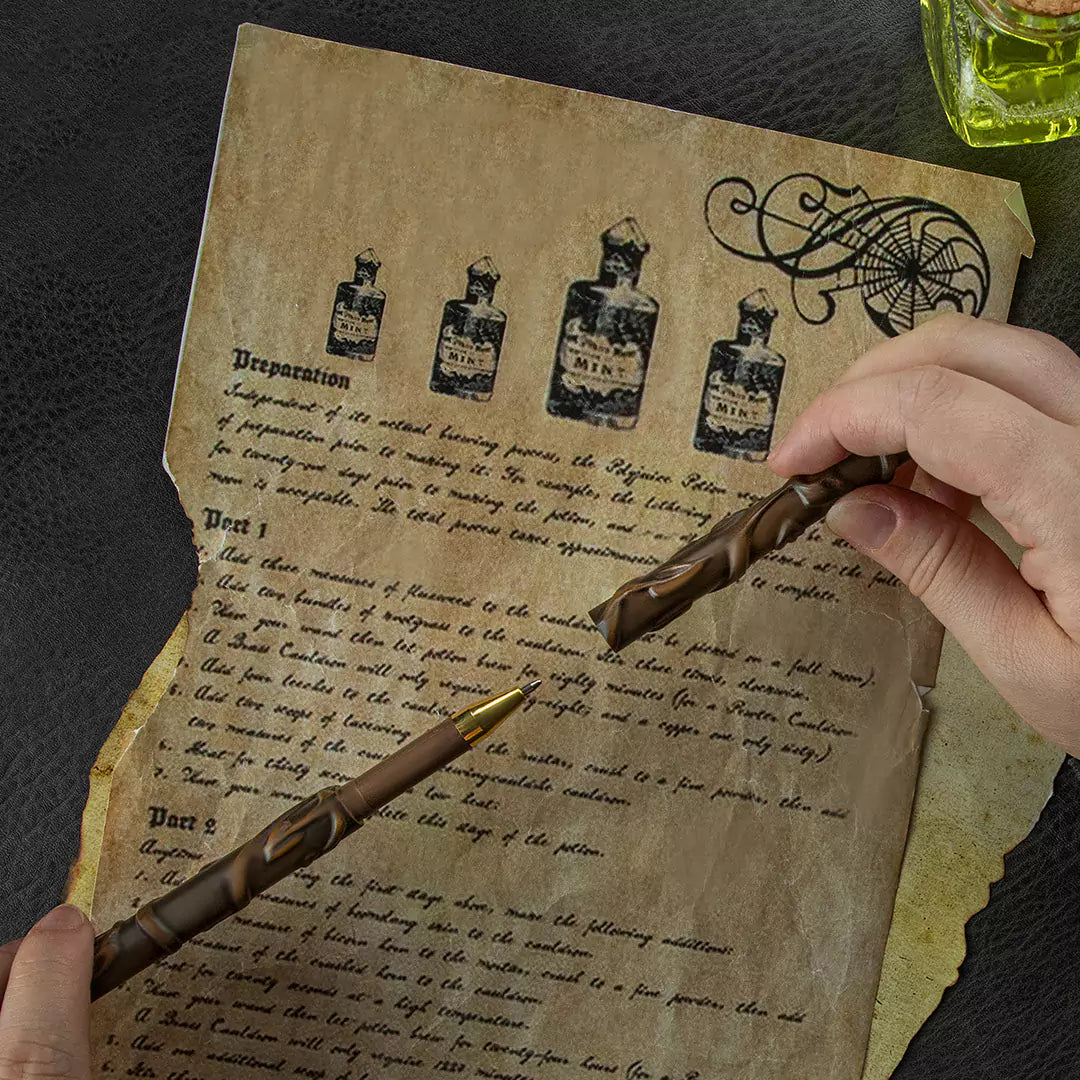 Détail du stylo baguette Hermione Granger - Harry Potter, un accessoire magique parfait pour les fans et collectionneurs.