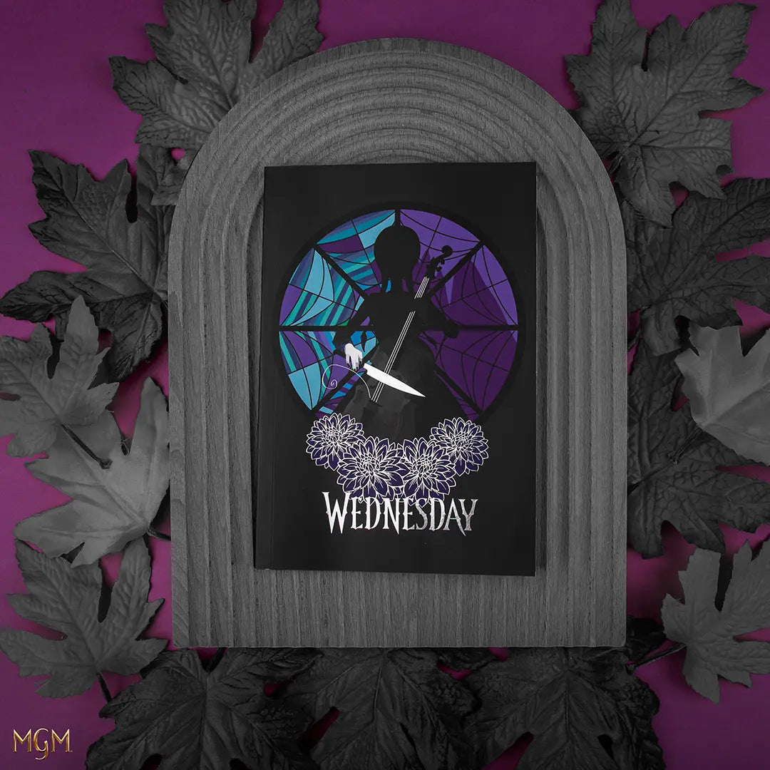 Carnet souple Wednesday et violoncelle - Un accessoire de bureau chic, à la fois fonctionnel et élégant pour capturer vos pensées.