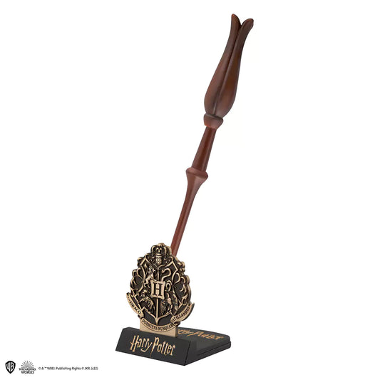 Stylo baguette Luna Lovegood et support - Harry Potter, un accessoire fascinant pour les fans de magie, mesurant 25 cm, réalisé en ABS et PVC de haute qualité.