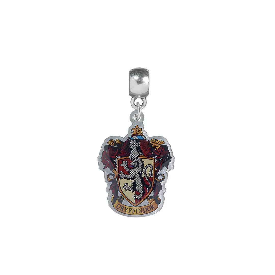 Pendentif Charm Armoirie de Gryffondor - Un bijou élégant en argent plaqué, inspiré par l'univers magique de Harry Potter, symbolisant bravoure et loyauté pour les fans de la Maison Gryffondor.