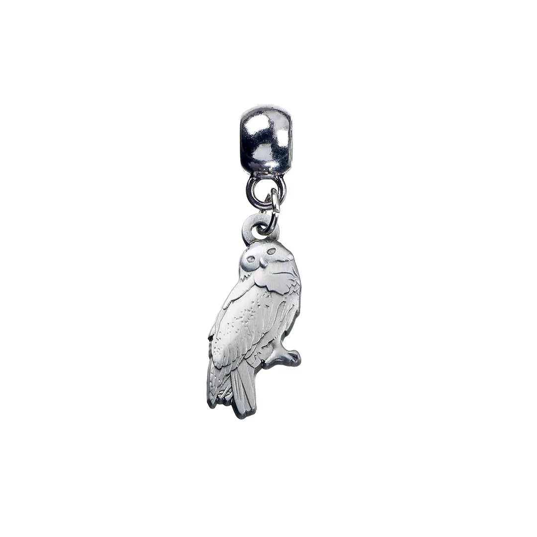 Pendentif Charm Hedwige la chouette en plaqué argent, symbole de sagesse et de loyauté pour les fans d'Harry Potter, idéal pour une touche magique à votre style.