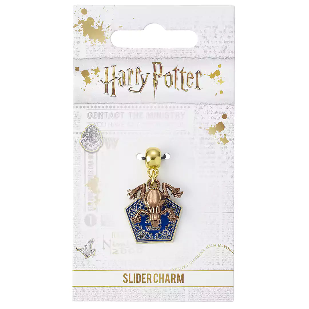 Détails du Pendentif Charm Chocogrenouilles - parfait pour les fans de Harry Potter, accompagné d'un packaging officiel.