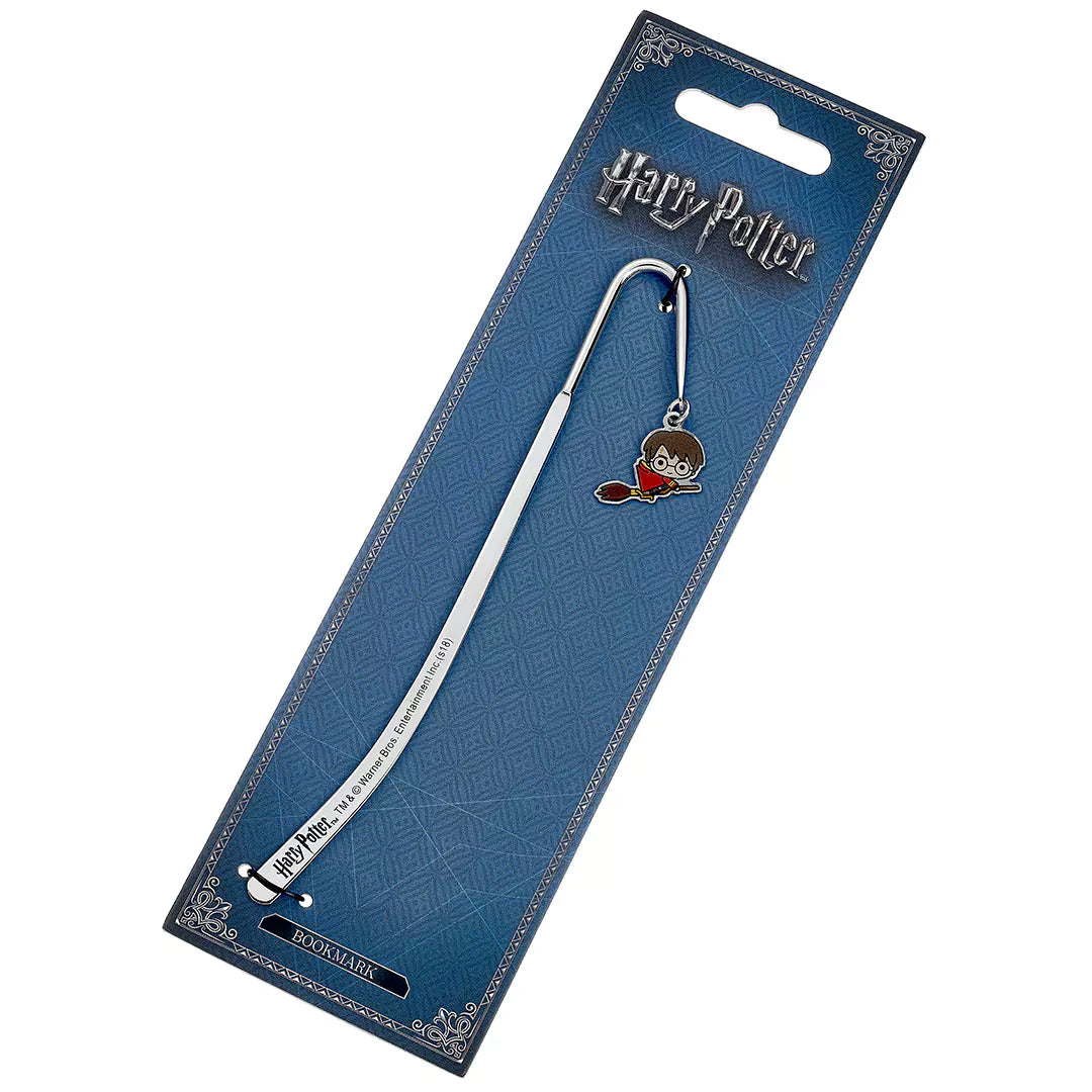 Marque-page Harry Potter de Distrineo, un accessoire en plaqué argent avec un charm Harry Potter chibi, parfait pour les fans de la saga magique.