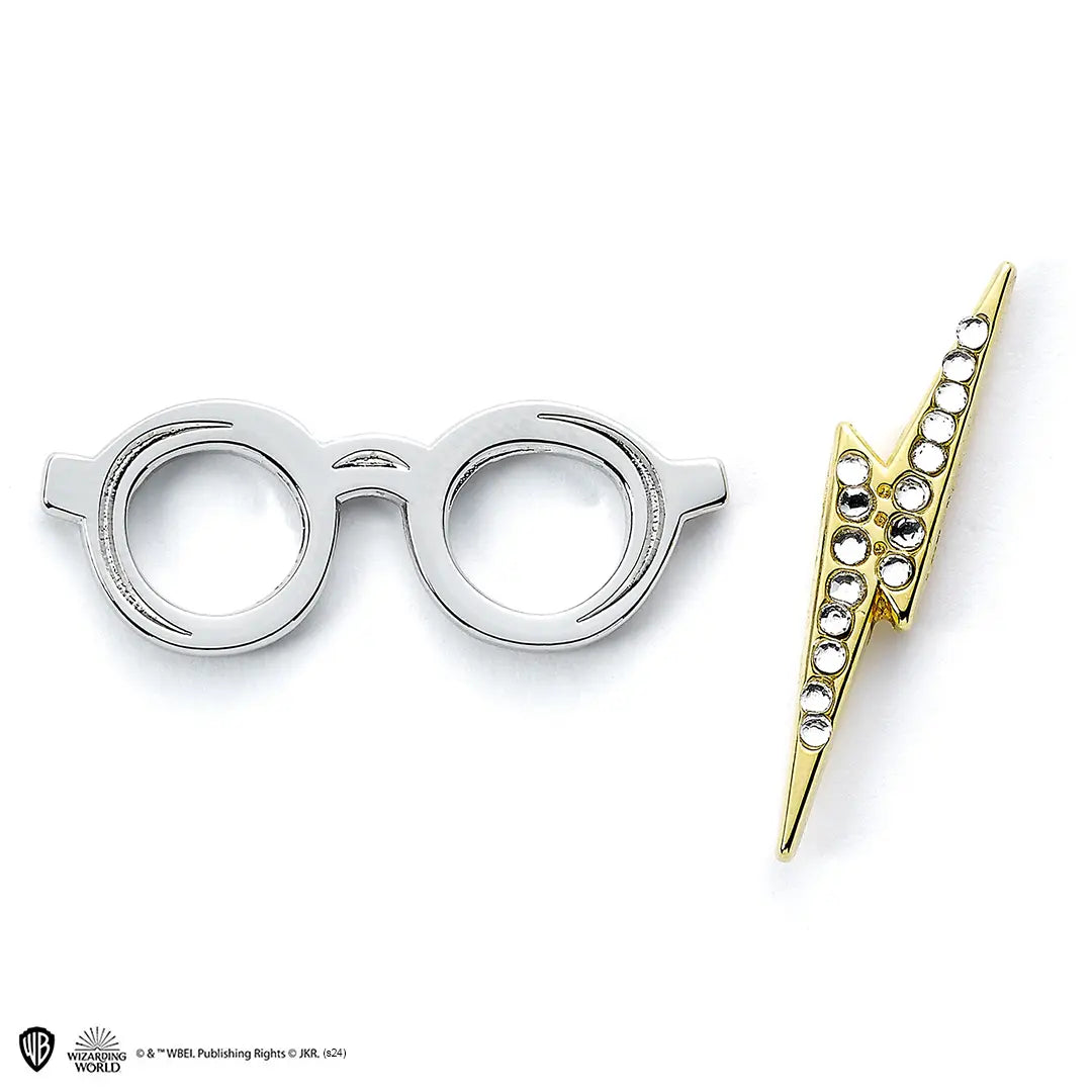 Carte de vœux Harry avec Pin’s - Harry Potter, une invitation à plonger dans l'univers magique du sorcier avec un design élégant et un pin's amovible.