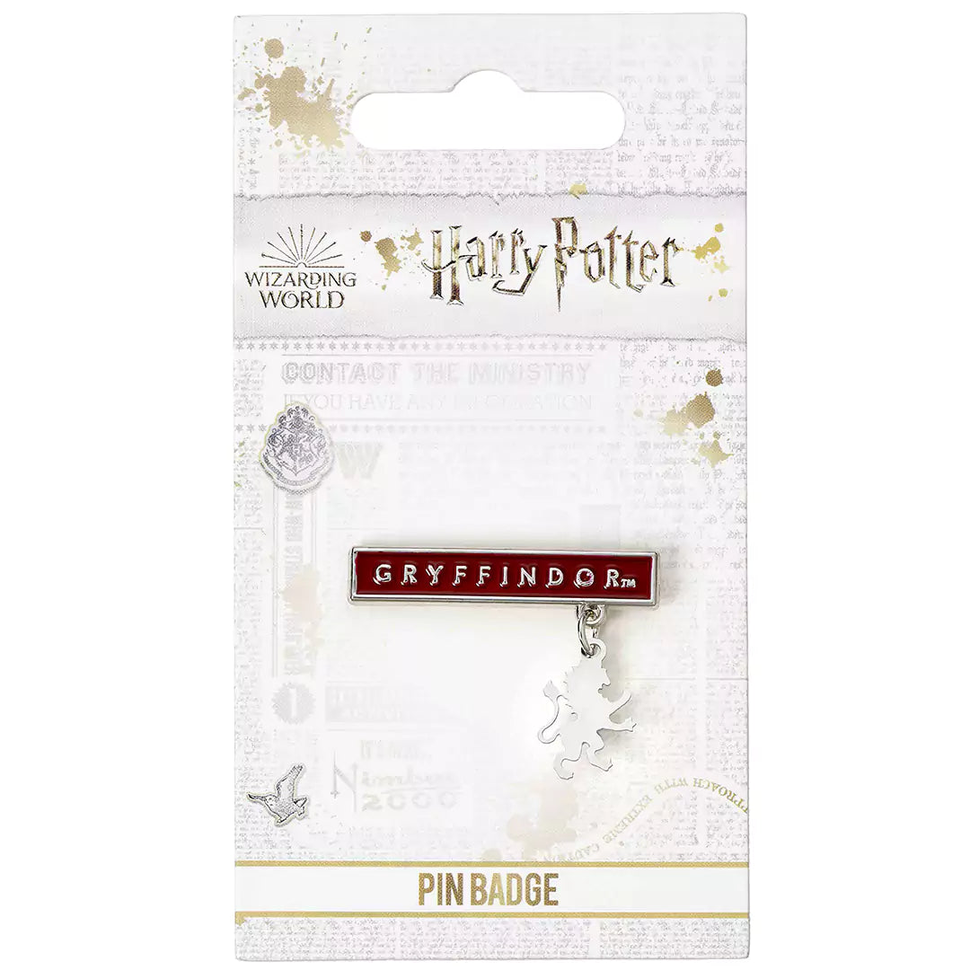 Détail du pin's Gryffondor - Harry Potter, mettant en avant la pampille sophistiquée ajoutée pour un look tendance et unique.