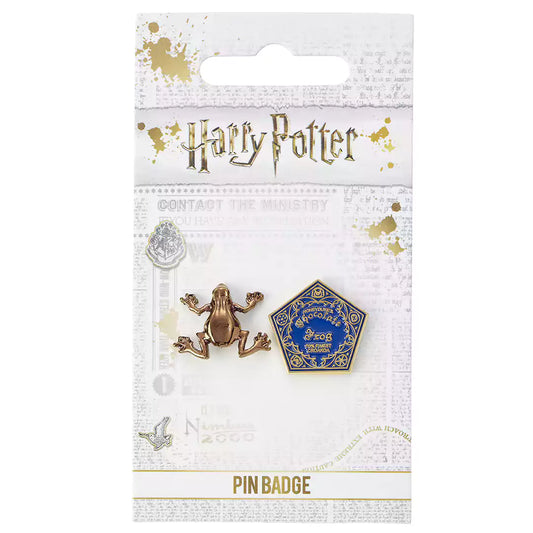 Badge Pin Chocogrenouilles - Harry Potter, un accessoire métallique élégant et captivant, parfait pour les fans de la saga magique.