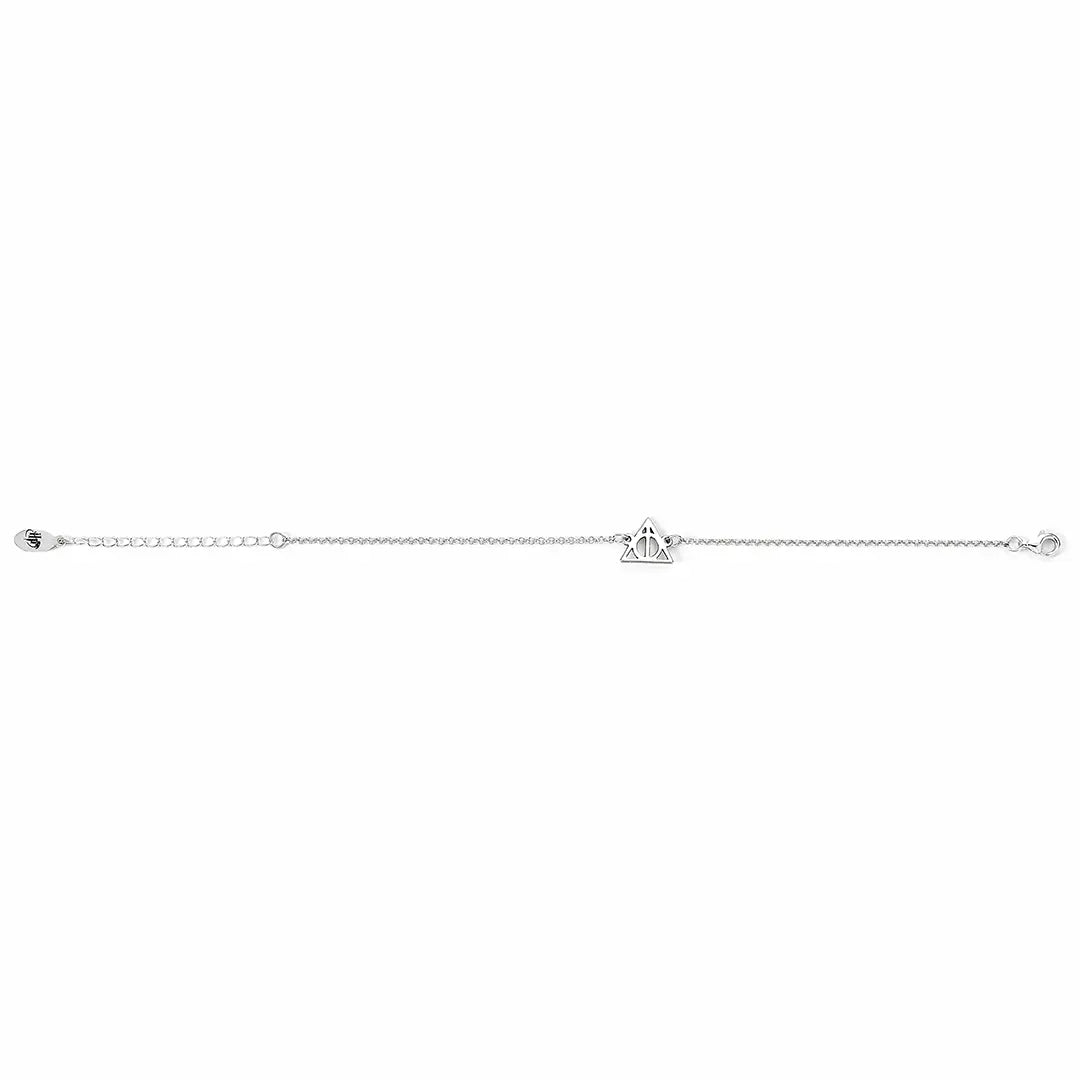 Vue rapprochée du Bracelet Charm Reliques de la Mort en Argent 925 - Un bijou qui évoque la magie de l'univers de Harry Potter.
