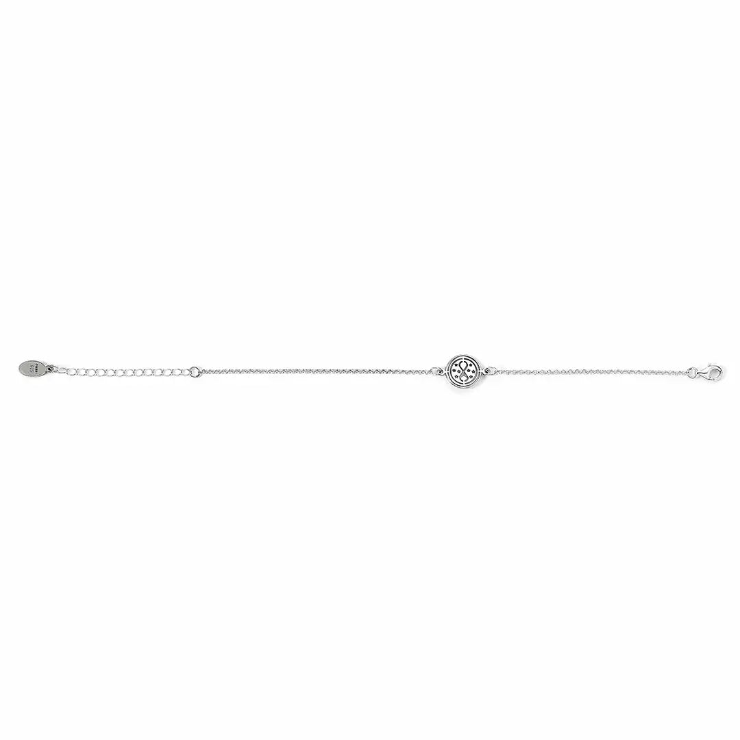 Détail du Bracelet Charm Retourneur de Temps en Argent 925 - Harry Potter, mettant en avant l'artisanat de haute qualité et son symbolisme magique.