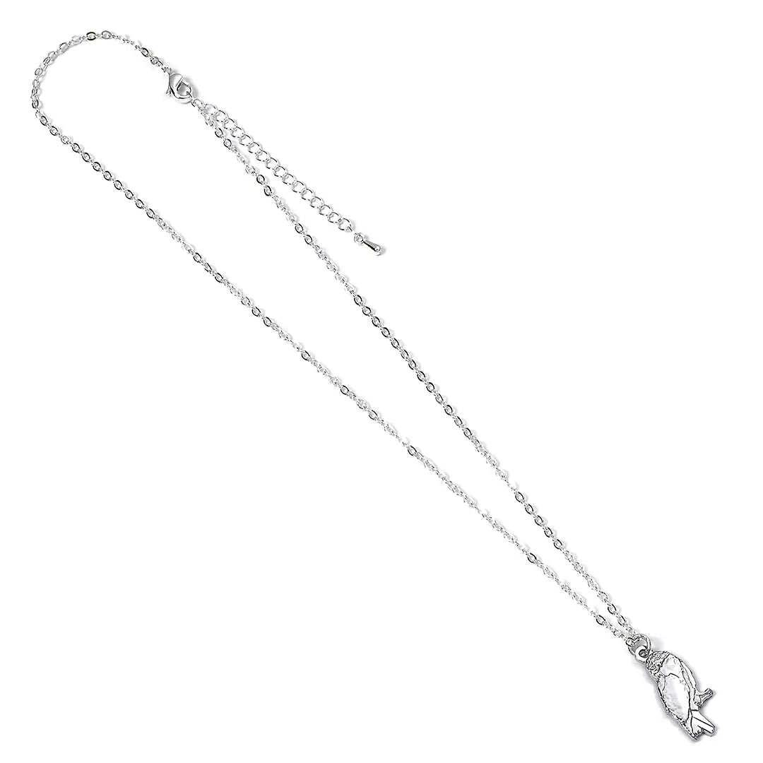 Collier Hedwige la chouette, un bijou envoûtant en plaqué argent avec un pendentif délicat représentant une chouette, ajoutant une touche d'élégance à votre style.