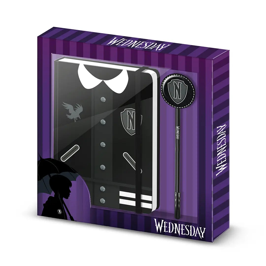 Pack carnet et stylo Uniforme de Wednesday - un accessoire gothique incontournable pour les fans, idéal pour la créativité et l'originalité.