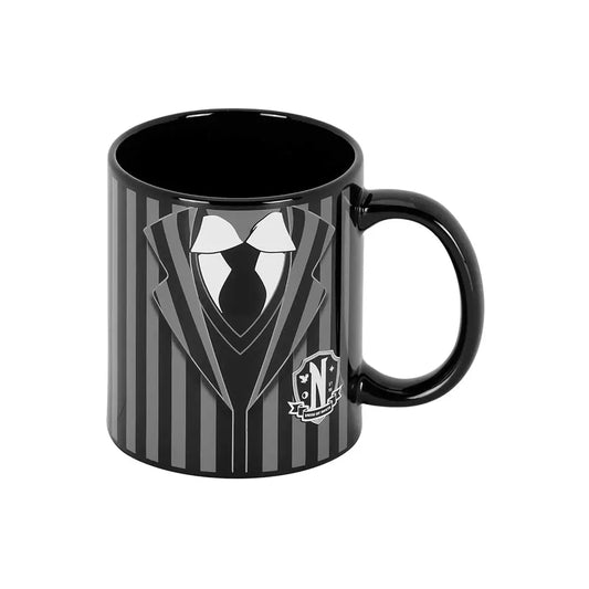Mug Wednesday uniforme - Un mug en céramique de haute qualité, parfait pour les fans de la série Wednesday, avec un design inspiré de l'univers gothique.