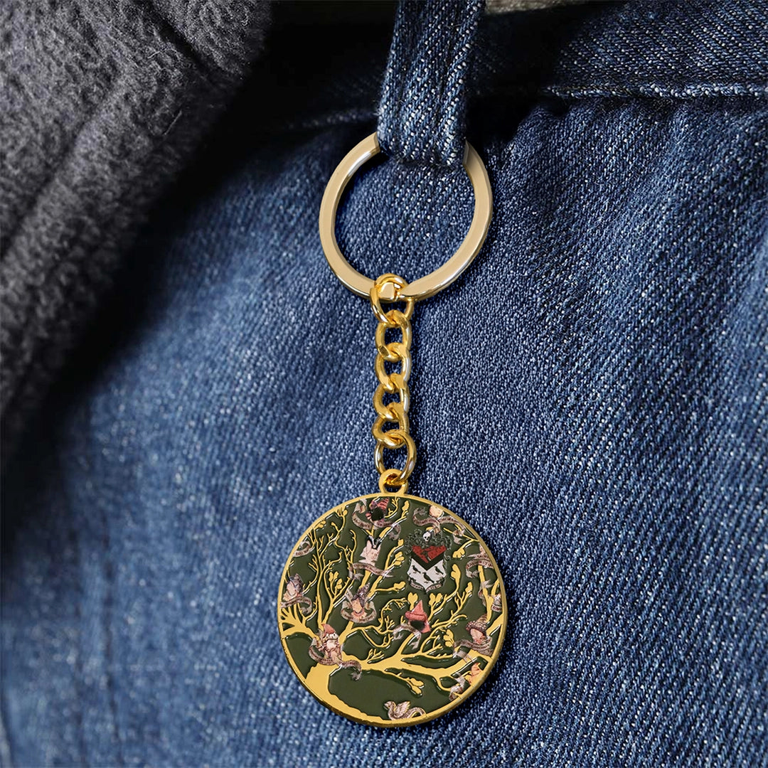 Porte-clés La Famille Black présenté avec un fond neutre, alliant praticité et sophistication pour un usage quotidien.