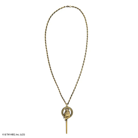 Détail du Collier Main du Roi - Game of Thrones, mettant en valeur le design raffiné et le motif symbolique de la Main du Roi.