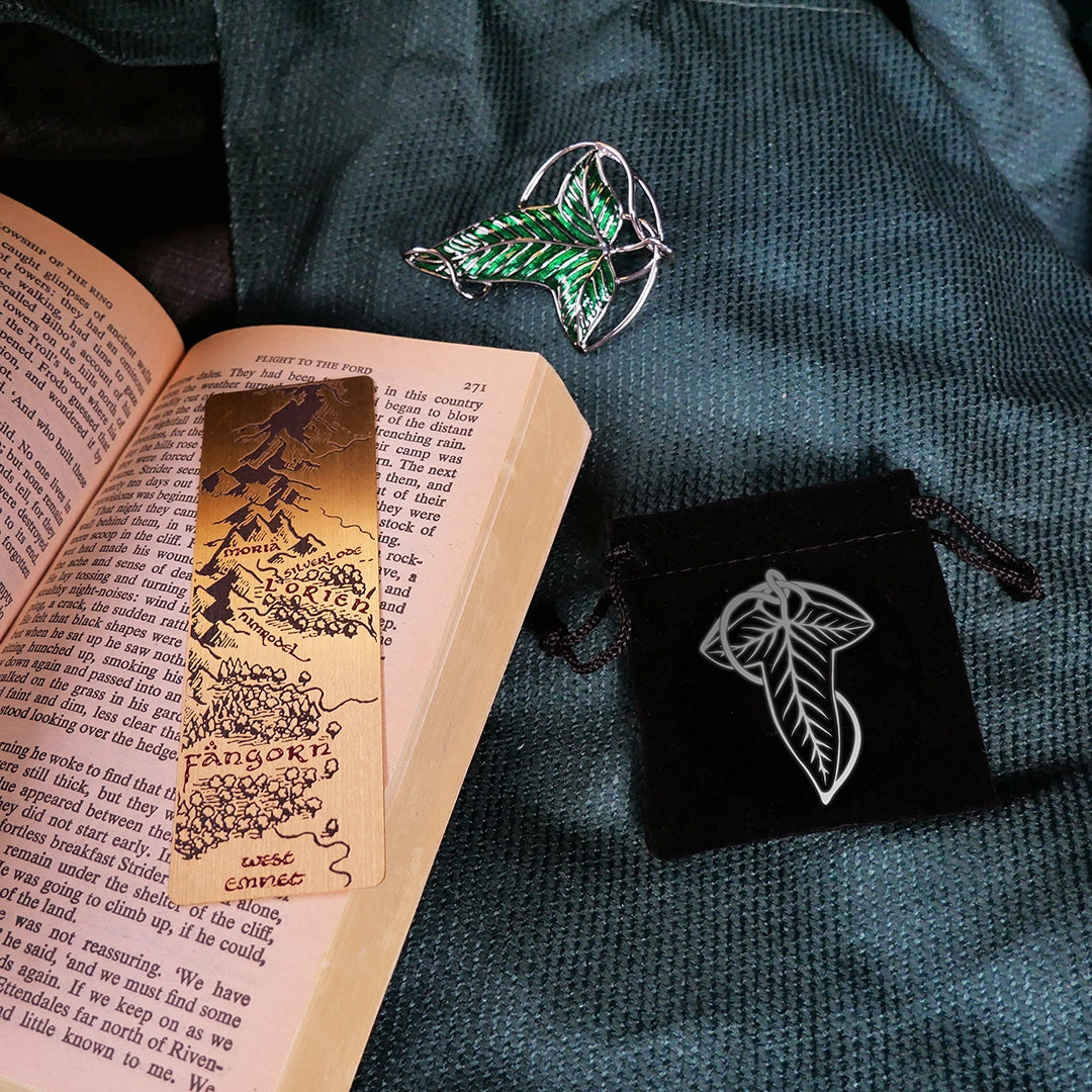Broche de la Lorien ornée de détails exquis - Pack Broche de la Lorien et Marque Page Métal - Le Seigneur des Anneaux, parfait pour les fans de Tolkien.