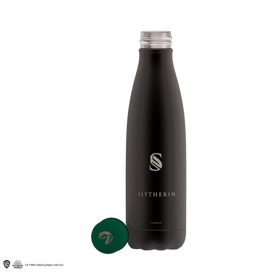 Détail de la Bouteille isotherme 500ml - Blason de Serpentard - Harry Potter, mettant en avant la capacité de conservation thermique exceptionnelle de 15 heures pour boissons chaudes ou froides.