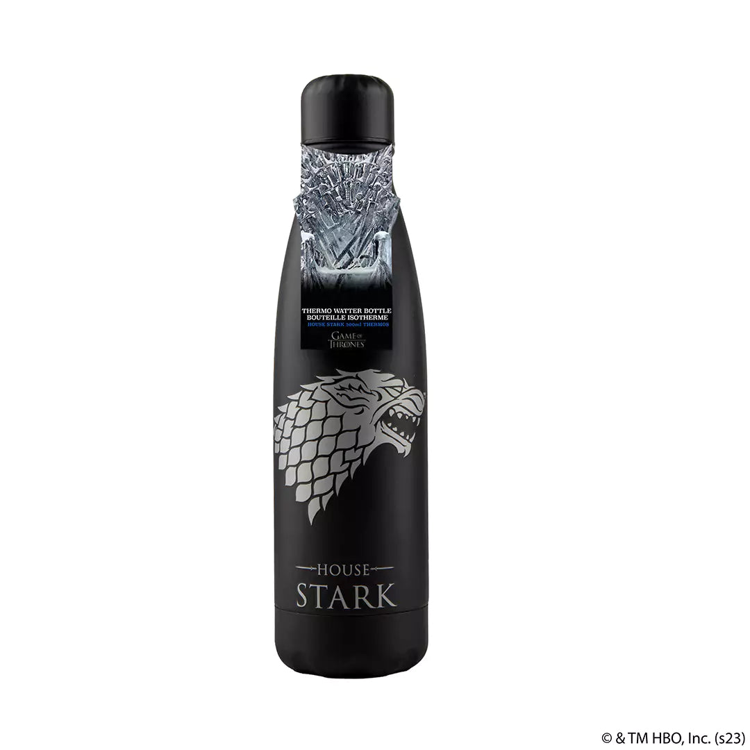 Utilisation de la bouteille isotherme 500ml Blason Stark de Game of Thrones en extérieur, parfaite pour les aventures.