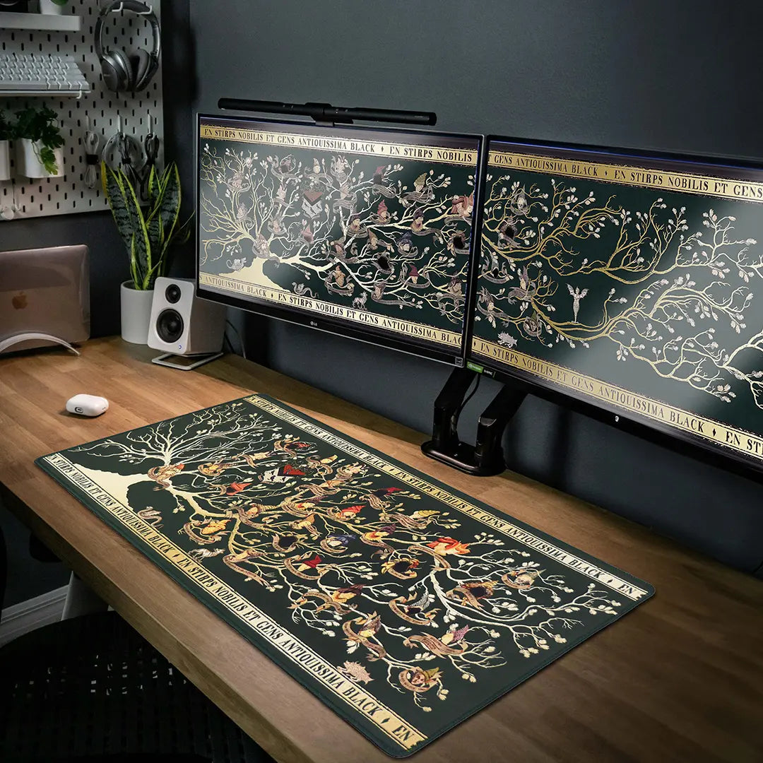 Tapis de bureau La Famille Black - Harry Potter en situation, transformant un bureau ordinaire en un havre de magie et d'élégance.