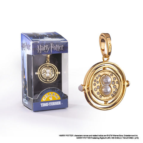 Charm Lumos - Retourneur de Temps - Harry Potter, un bijou en plaqué or symbolisant la lumière et l'espoir, disponible pour enrichir votre collection de accessoires magiques.