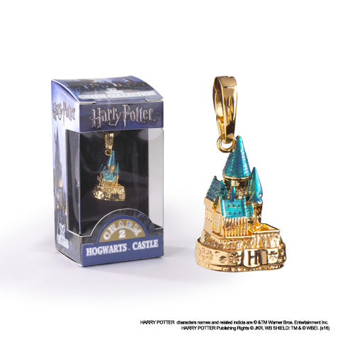 Charm Lumos doré et bleu inspiré de Poudlard, symbole d'élégance et d'engagement pour les enfants défavorisés.