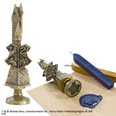 Sceau Poudlard Harry Potter en métal de haute qualité, mesurant 10 cm, avec une présentation élégante et des bâtons de cire colorés, l'objet parfait pour les fans de l'univers magique.